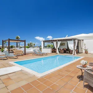 https://villa-capricho-playa-blanca-lanzarote.in-canary-islands.com